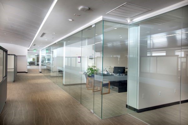 Thi công cửa kính văn phòng tại Bình Dương – Khảo sát tận nơi, lắp đặt nhanh chóng