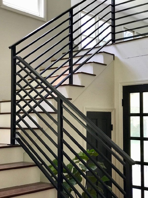 Thi công lan can, cầu thang sắt tại Dĩ An, Bình Dương – Mẫu đẹp, phù hợp mọi công trình